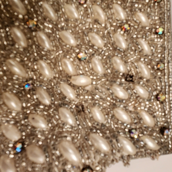 Elegant Silver Beaded Women\'s Bag